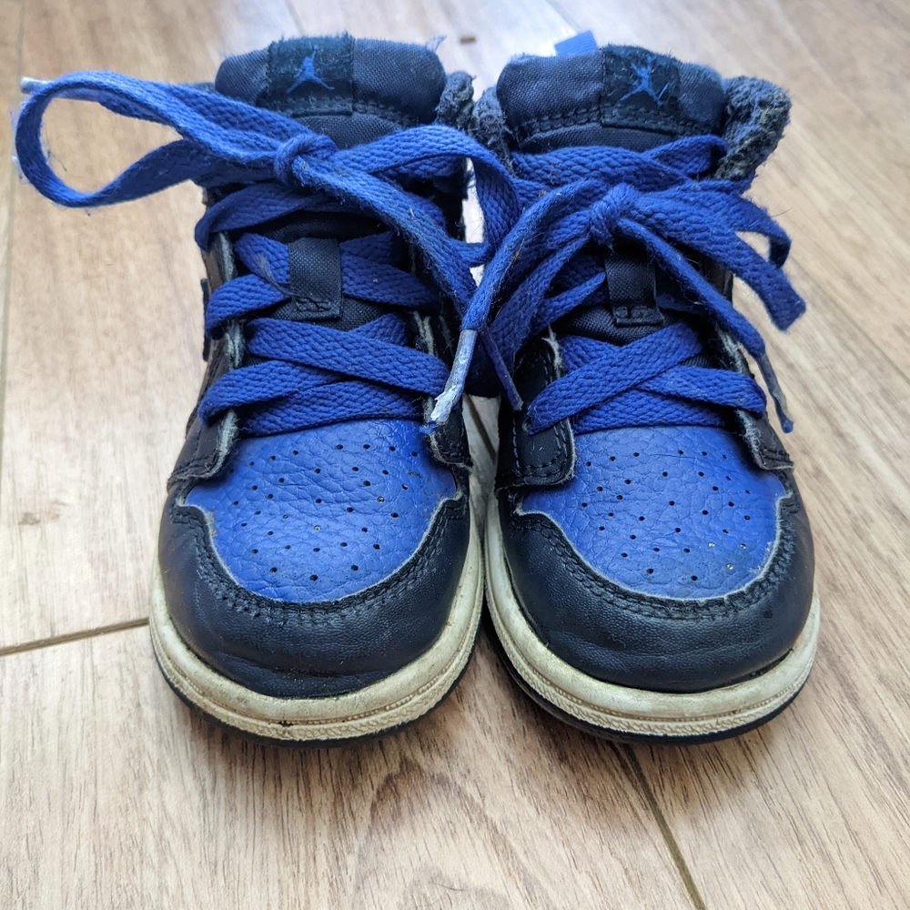 Air Jordan 1 Mid Sneakers